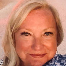 Lisa Mitchell headshot